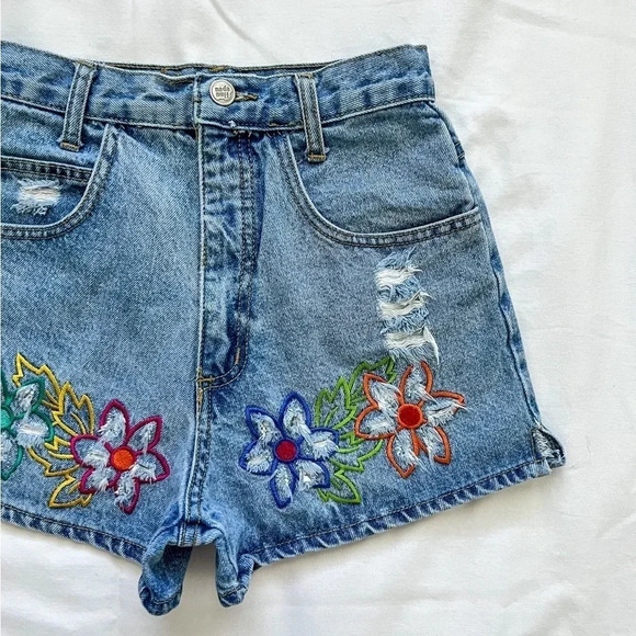 Vintage 90’s Nada Nuff Embroidered Denim Shorts - Picture 4 of 11
